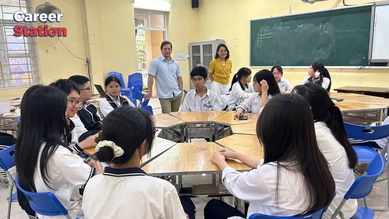 Học sinh THPT Nguyễn Khuyến Ninh Bình tham gia khóa học Entrepreneur Hub cùng CVN